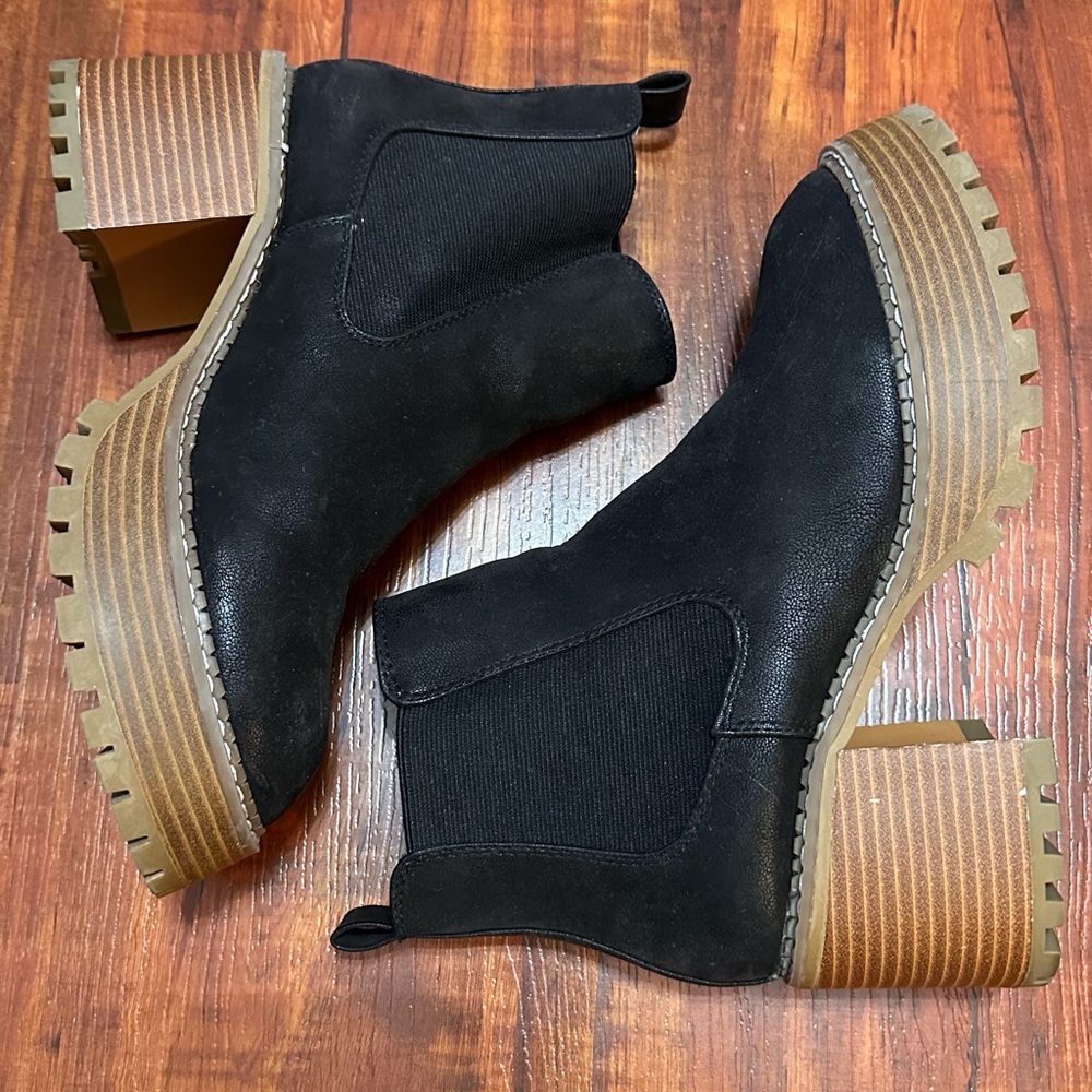 MIA Alejandro bootie lug sole ankle boots 7.5 black with brown soles.